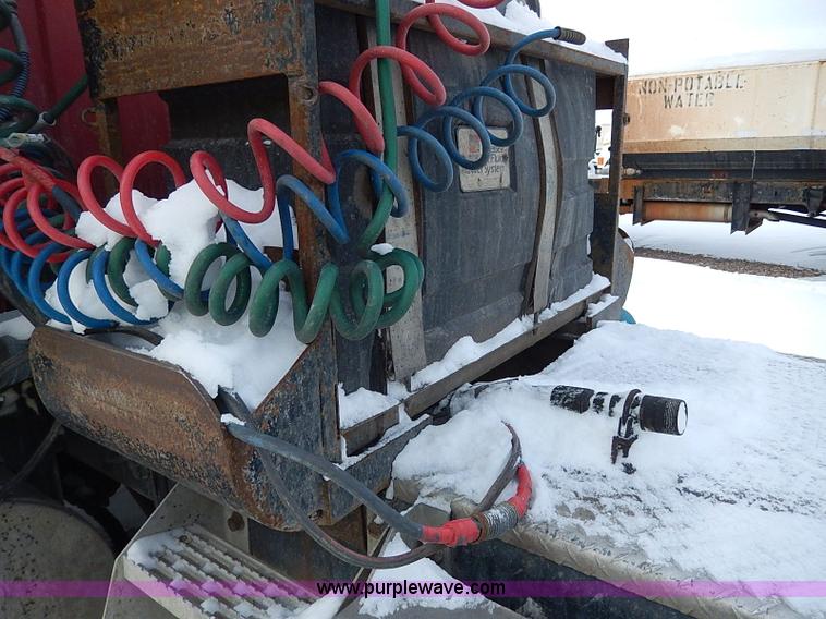 image for item H7806 1997 Ford LTL9000 semi truck