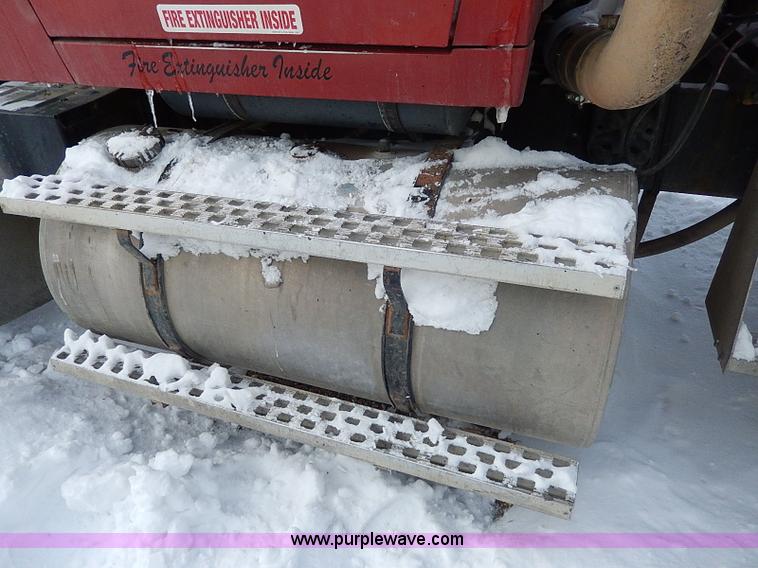 image for item H7806 1997 Ford LTL9000 semi truck