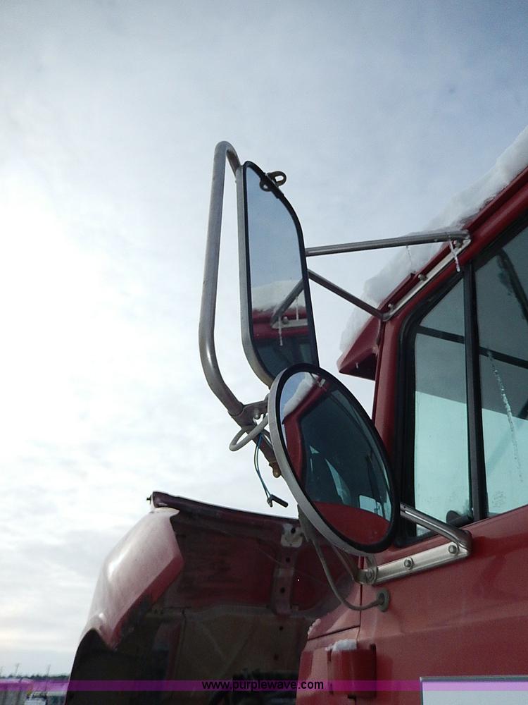 image for item H7806 1997 Ford LTL9000 semi truck