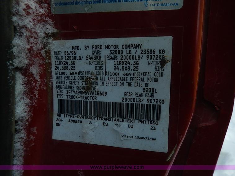 image for item H7806 1997 Ford LTL9000 semi truck