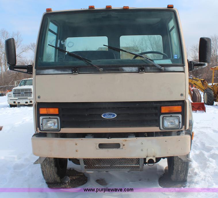 image for item H7807 1987 Ford CF6000 water truck