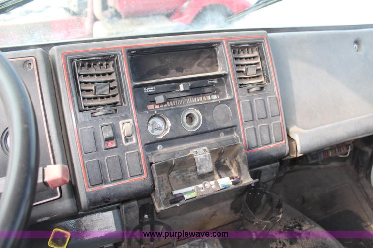 image for item H7807 1987 Ford CF6000 water truck