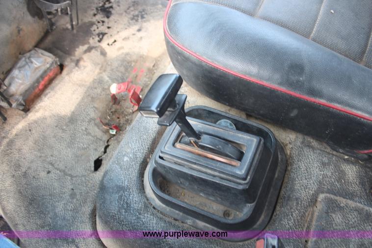 image for item H7807 1987 Ford CF6000 water truck