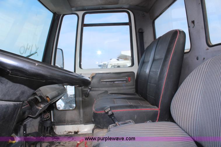 image for item H7807 1987 Ford CF6000 water truck