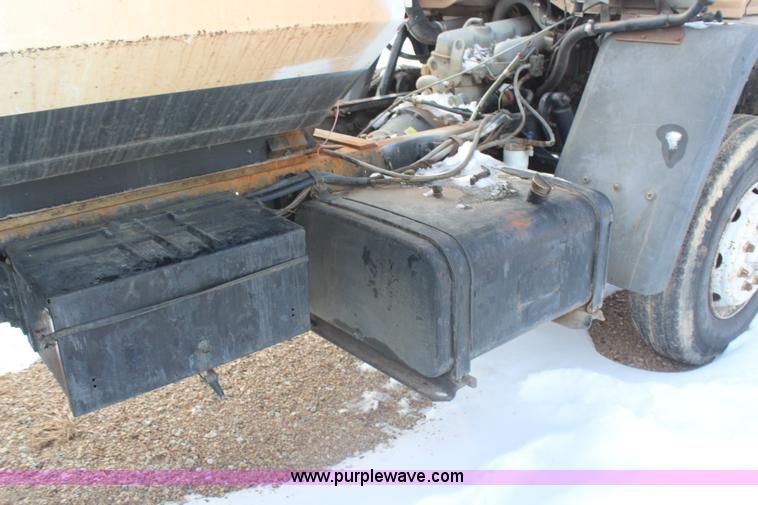 image for item H7807 1987 Ford CF6000 water truck