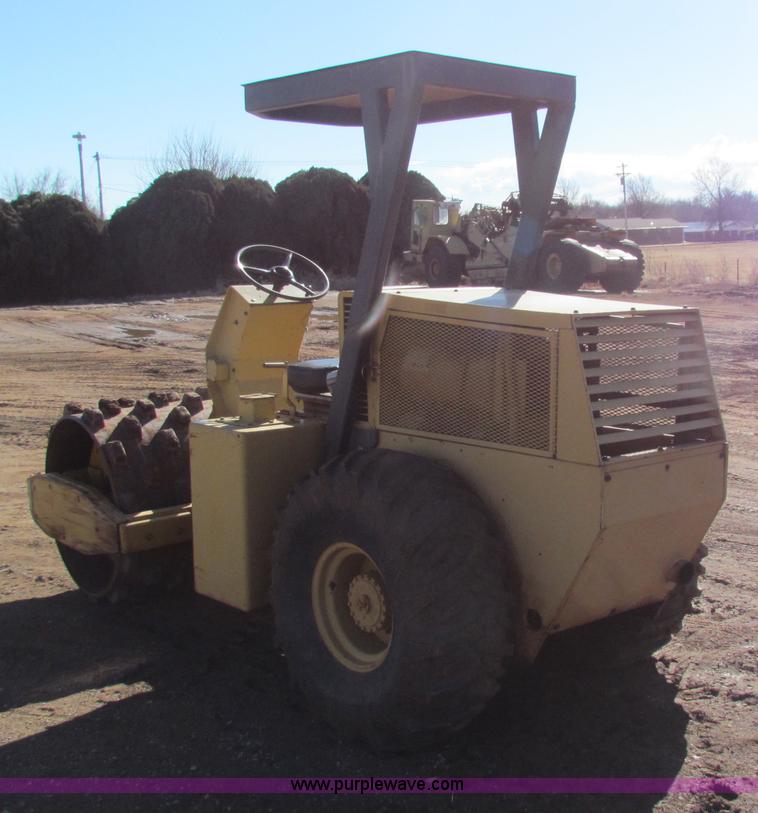 image for item AE9039 1983 BK Duomat vibratory roller