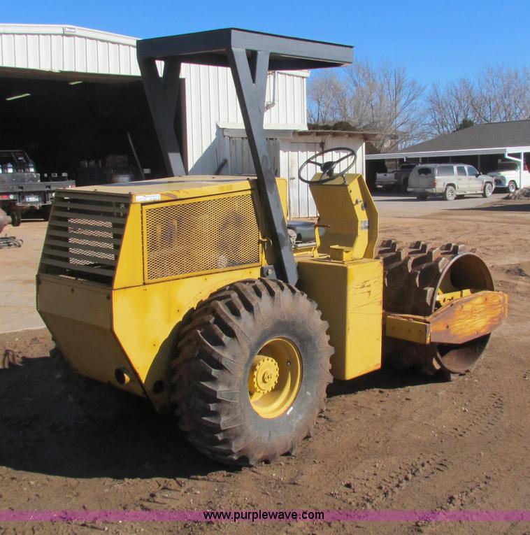 image for item AE9039 1983 BK Duomat vibratory roller