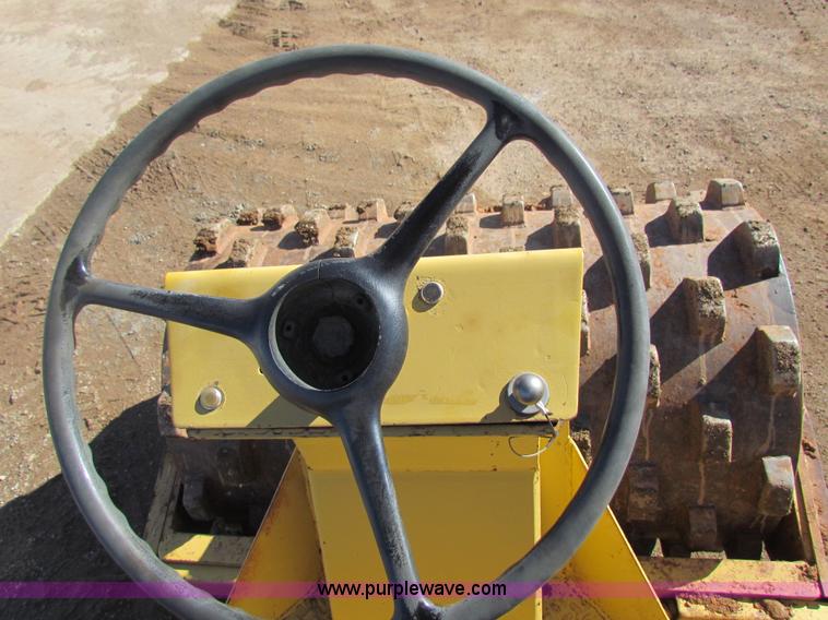 image for item AE9039 1983 BK Duomat vibratory roller