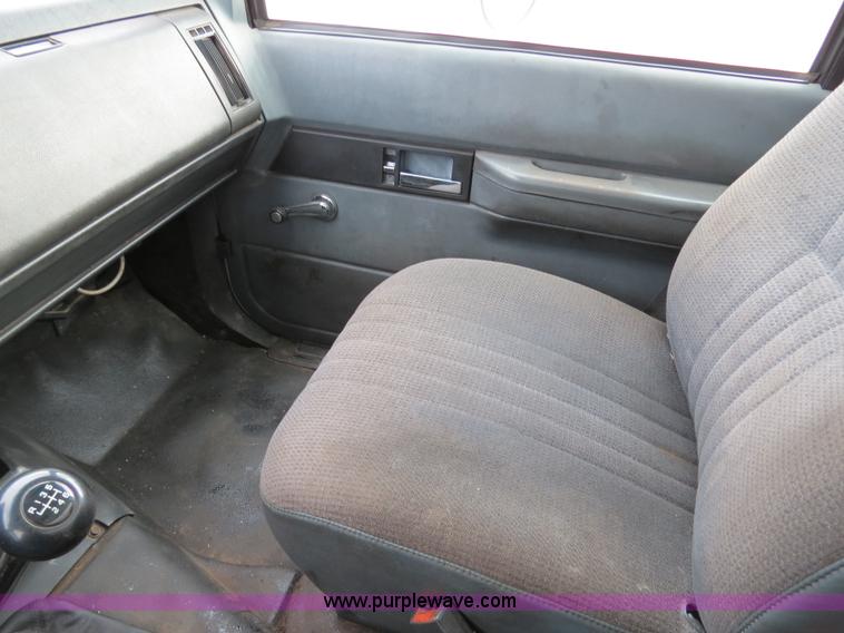 image for item B4819 2000 GMC C7500 fuel truck