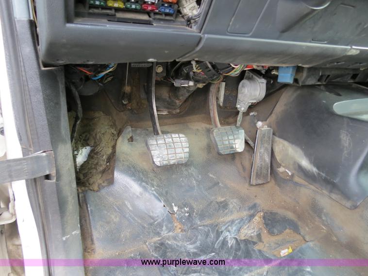 image for item B4819 2000 GMC C7500 fuel truck