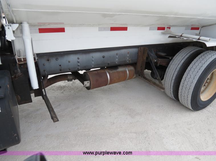 image for item B4819 2000 GMC C7500 fuel truck