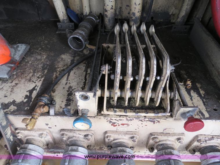 image for item B4819 2000 GMC C7500 fuel truck