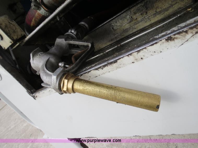 image for item B4819 2000 GMC C7500 fuel truck