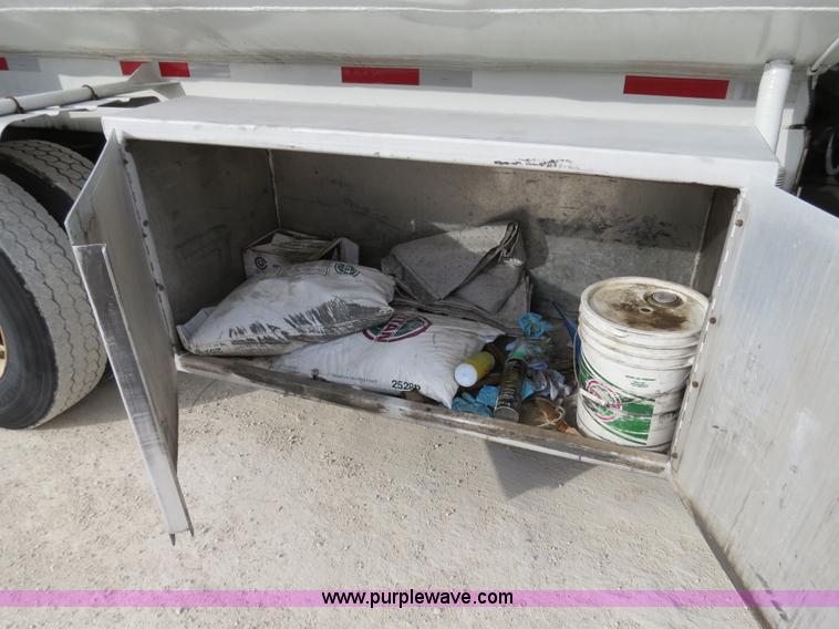 image for item B4819 2000 GMC C7500 fuel truck