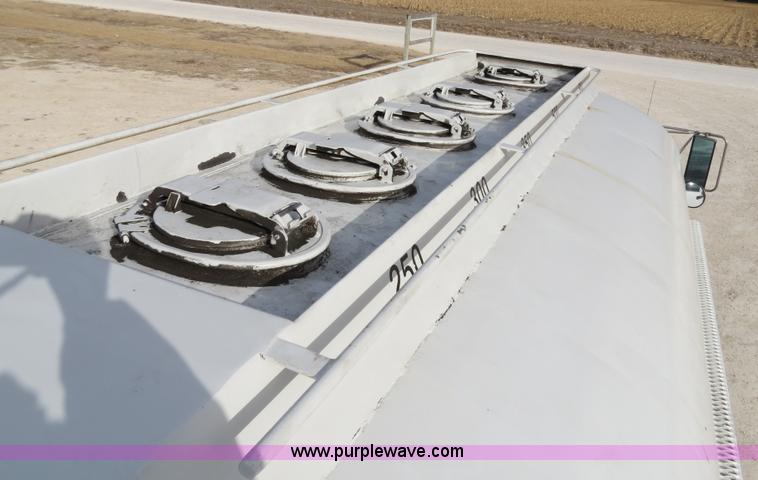 image for item B4819 2000 GMC C7500 fuel truck