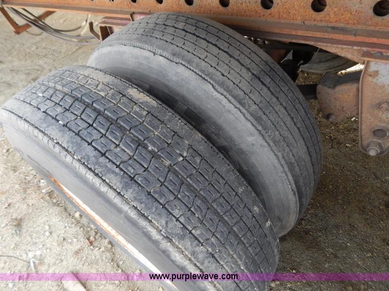 image for item B4853 1991 Trailmobile 48' flatbed trailer