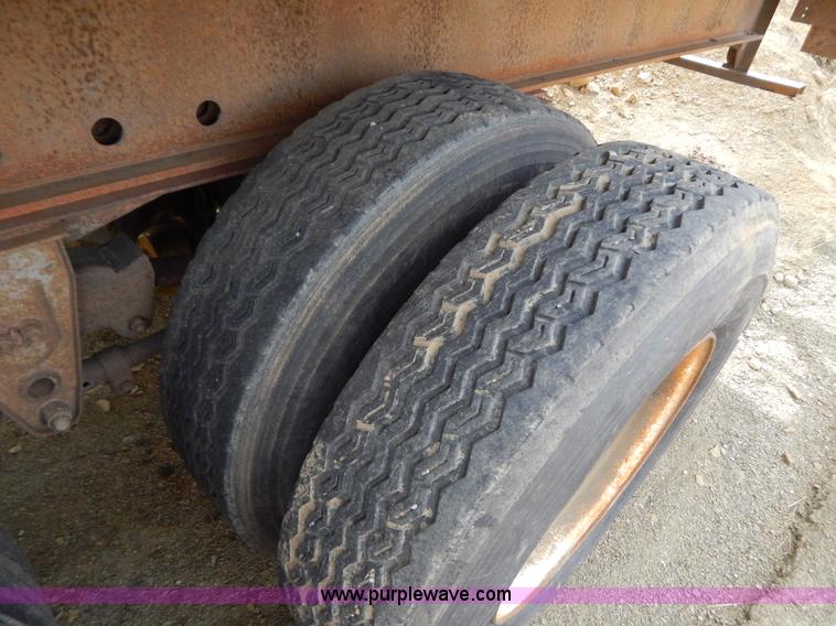 image for item B4853 1991 Trailmobile 48' flatbed trailer