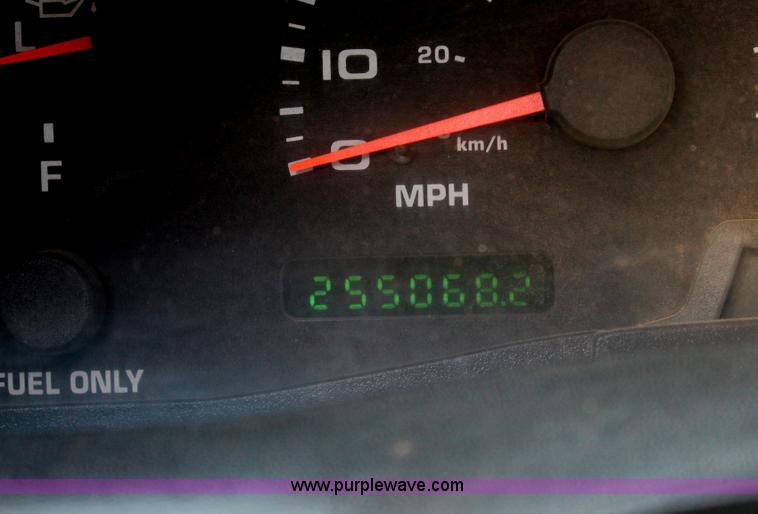 image for item C3733 2002 Ford F250 Super Duty Crew Cab service truck