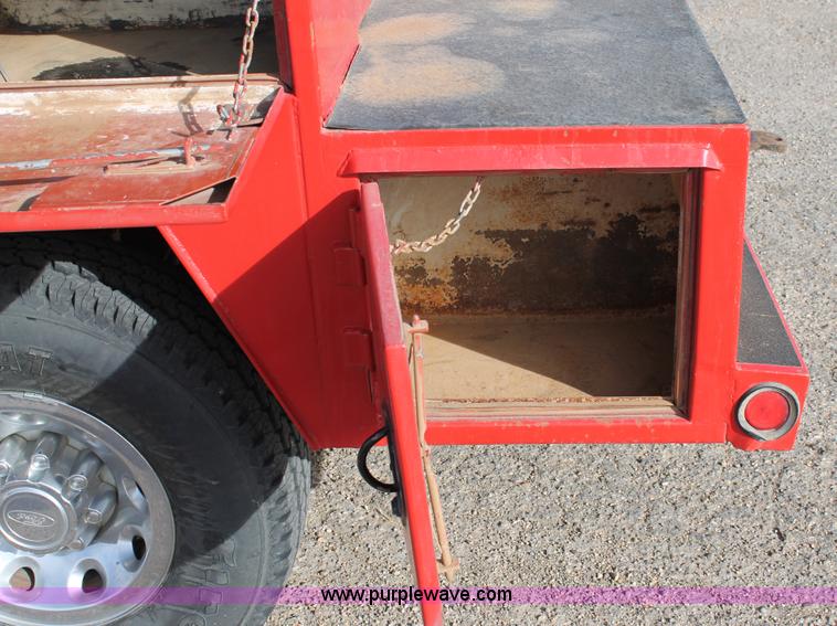 image for item C3733 2002 Ford F250 Super Duty Crew Cab service truck