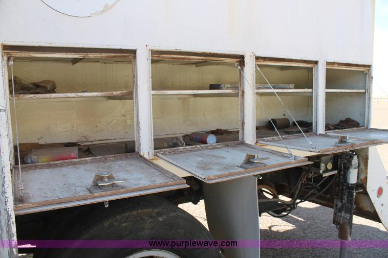 image for item C3734 1994 International 4900 Crew Cab service truck