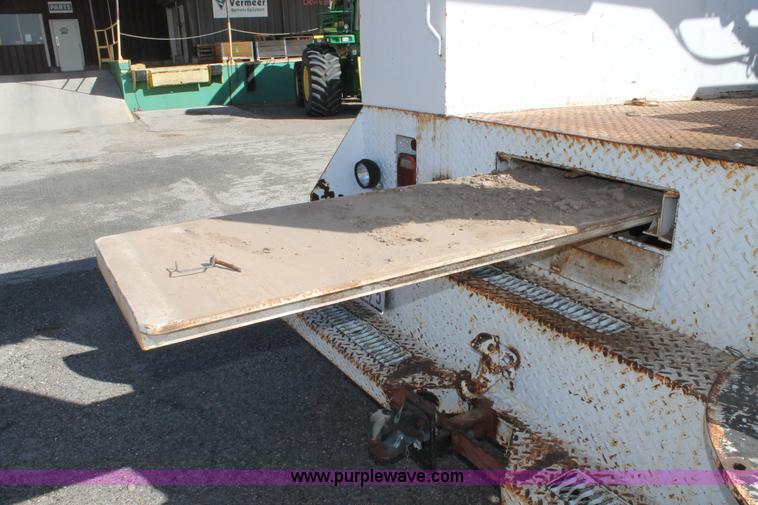 image for item C3734 1994 International 4900 Crew Cab service truck