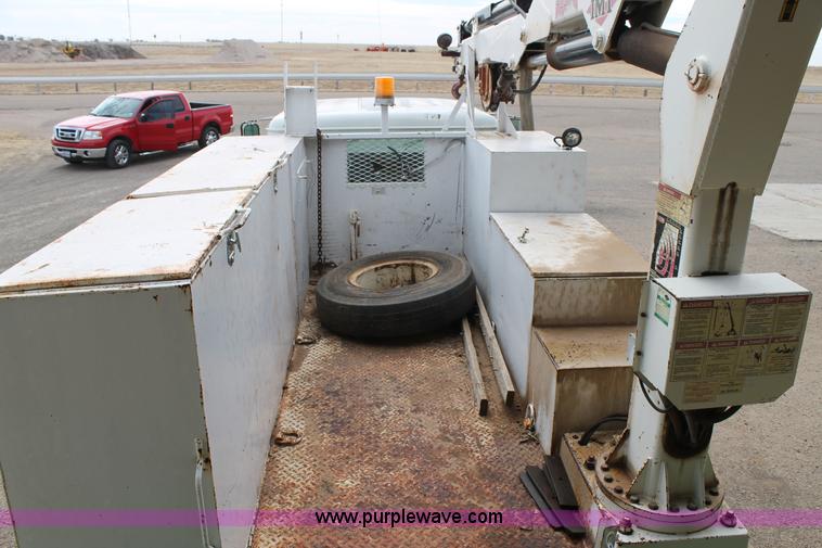 image for item C3734 1994 International 4900 Crew Cab service truck