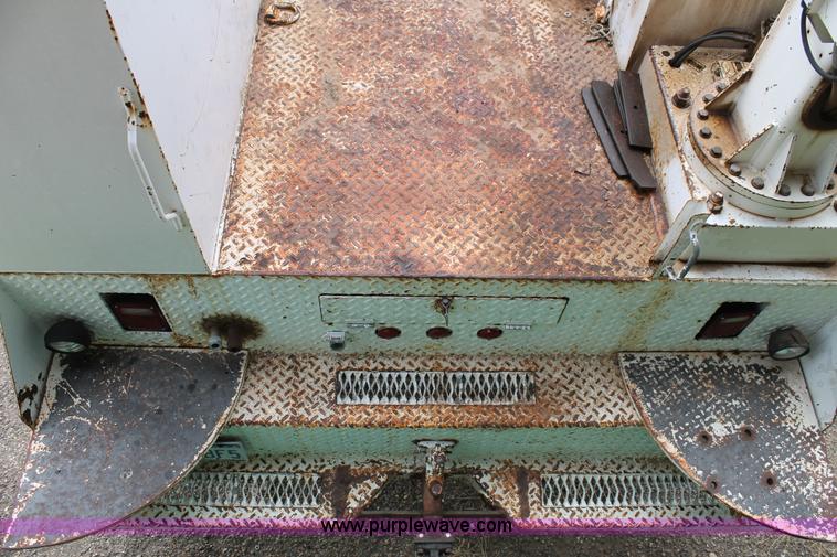 image for item C3734 1994 International 4900 Crew Cab service truck