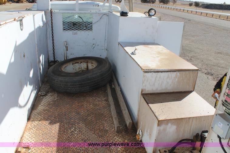 image for item C3734 1994 International 4900 Crew Cab service truck