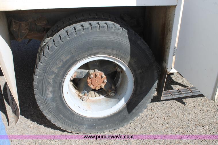 image for item C3734 1994 International 4900 Crew Cab service truck