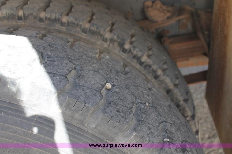 image for item C3734 1994 International 4900 Crew Cab service truck