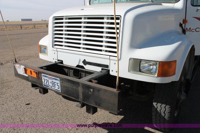 image for item C3734 1994 International 4900 Crew Cab service truck