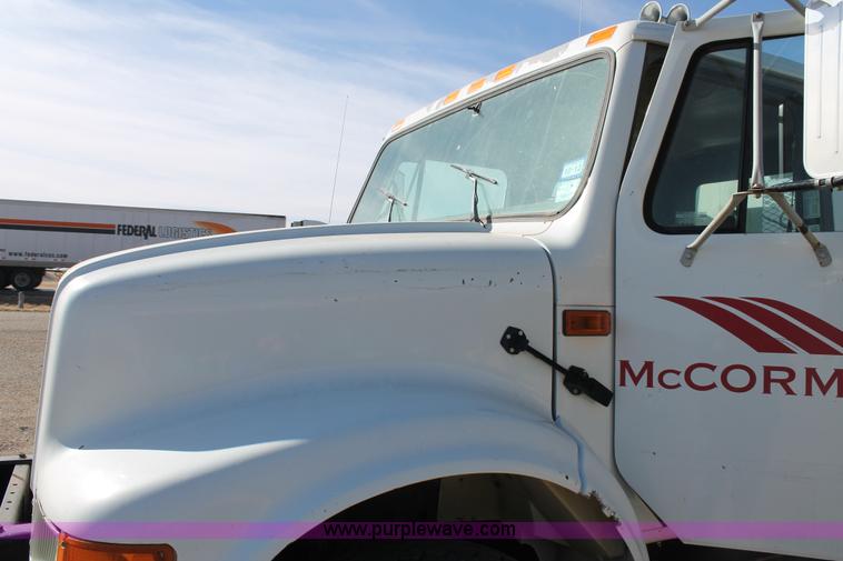 image for item C3734 1994 International 4900 Crew Cab service truck
