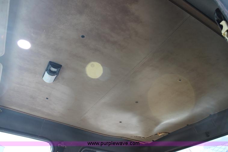 image for item C3734 1994 International 4900 Crew Cab service truck