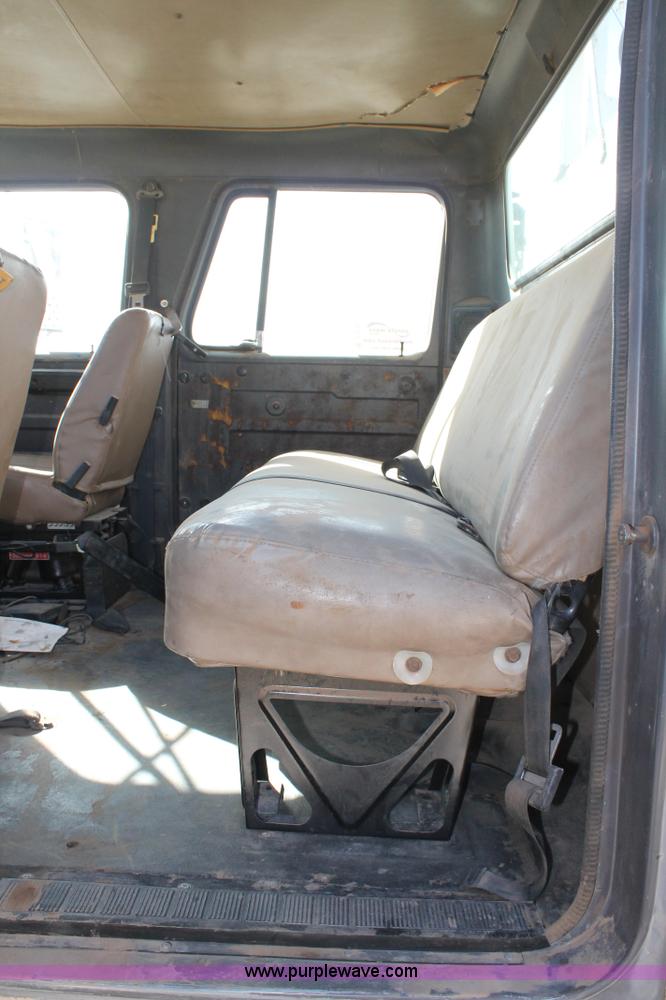 image for item C3734 1994 International 4900 Crew Cab service truck