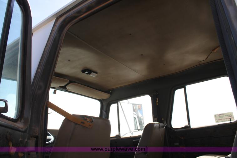 image for item C3734 1994 International 4900 Crew Cab service truck