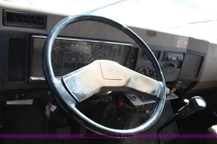 image for item C3734 1994 International 4900 Crew Cab service truck