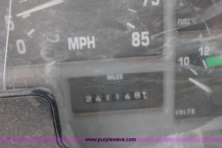 image for item C3734 1994 International 4900 Crew Cab service truck