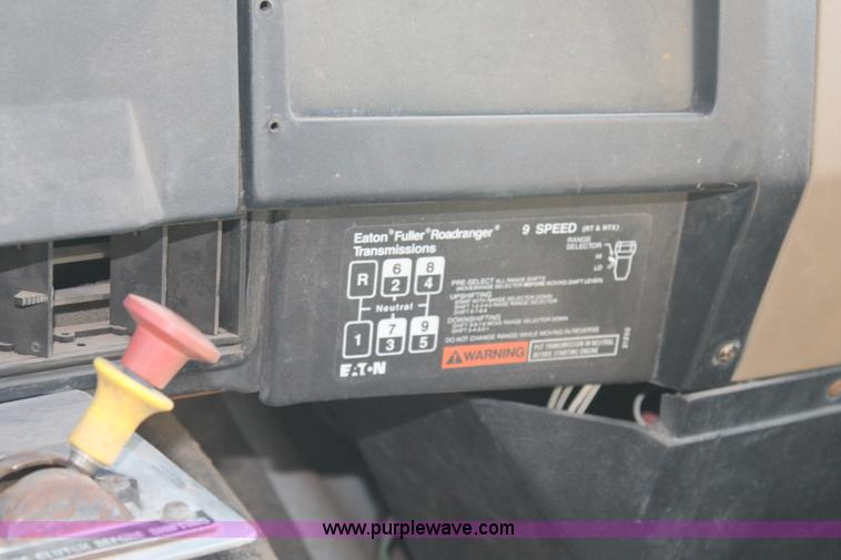 image for item C3734 1994 International 4900 Crew Cab service truck