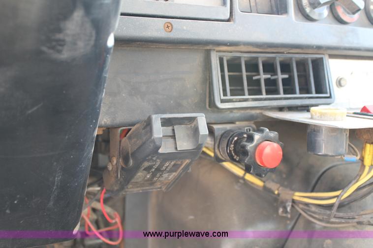 image for item C3734 1994 International 4900 Crew Cab service truck