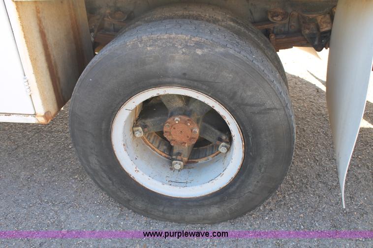 image for item C3734 1994 International 4900 Crew Cab service truck