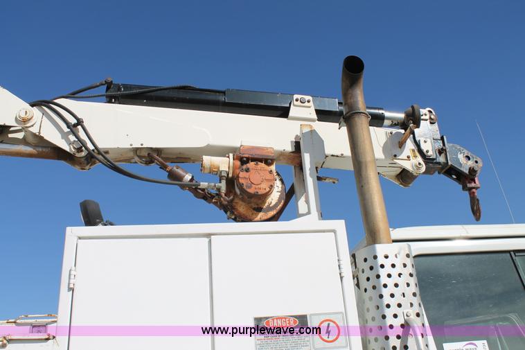 image for item C3734 1994 International 4900 Crew Cab service truck