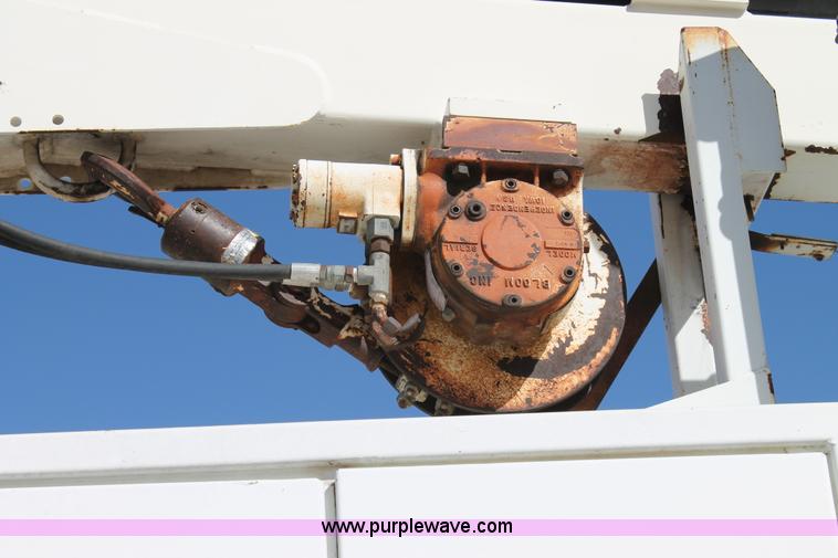 image for item C3734 1994 International 4900 Crew Cab service truck