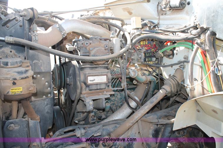 image for item C3734 1994 International 4900 Crew Cab service truck