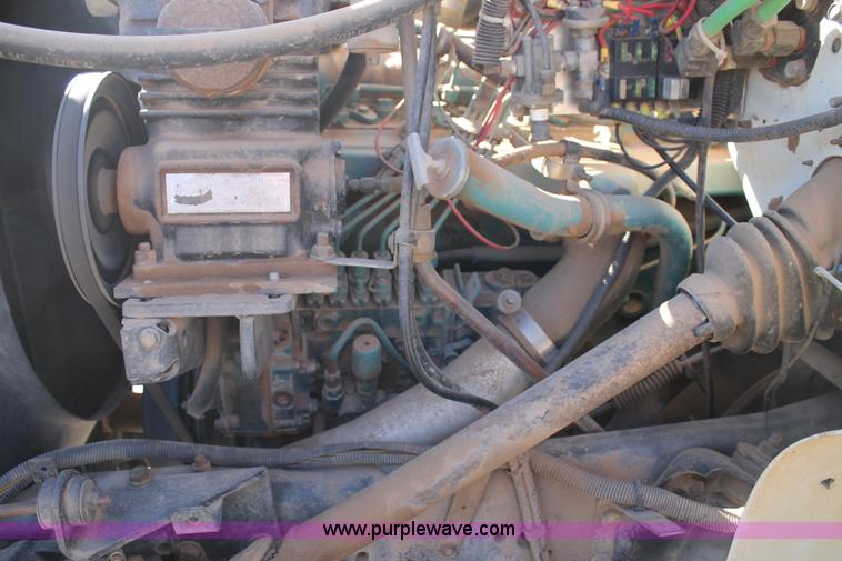 image for item C3734 1994 International 4900 Crew Cab service truck