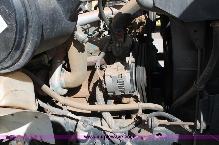 image for item C3734 1994 International 4900 Crew Cab service truck