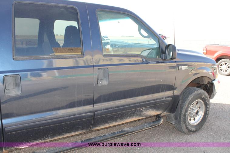 image for item C3739 2002 Ford F250 Super Duty Crew Cab pickup truck