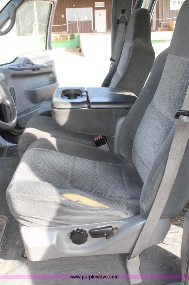 image for item C3739 2002 Ford F250 Super Duty Crew Cab pickup truck