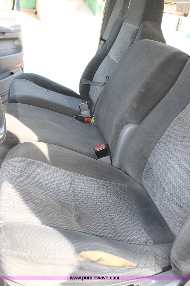 image for item C3739 2002 Ford F250 Super Duty Crew Cab pickup truck