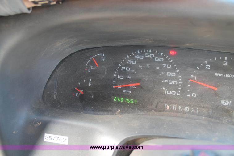 image for item C3739 2002 Ford F250 Super Duty Crew Cab pickup truck