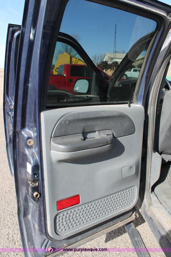 image for item C3739 2002 Ford F250 Super Duty Crew Cab pickup truck